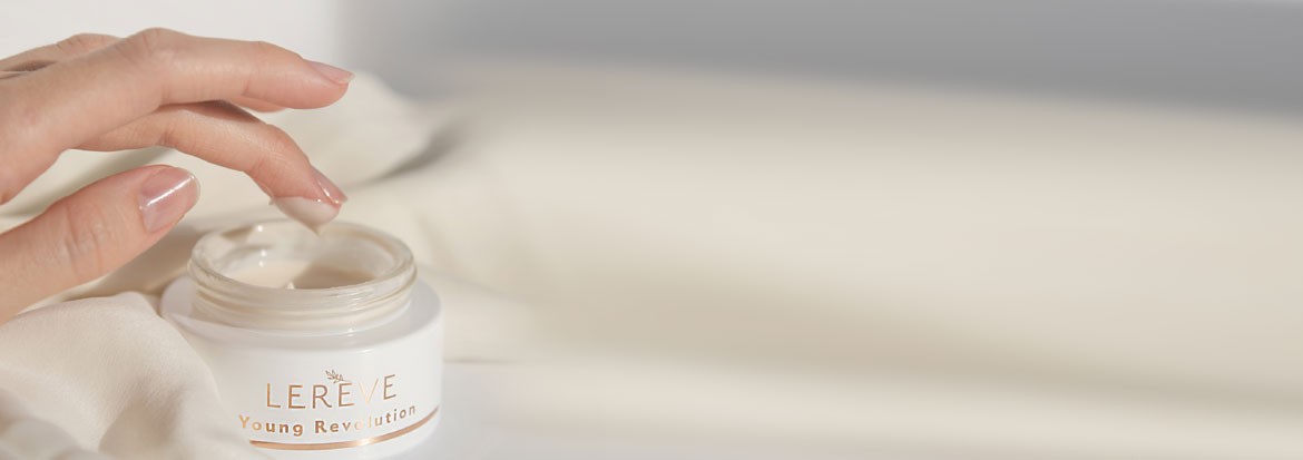 Young Revolution &ndash; niisutav n&auml;okreem v&auml;rskele ja nooruslikule nahale.